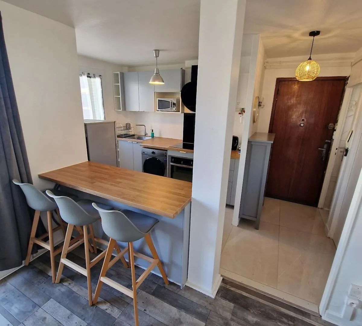 Cozy Appartement T3 Lumineux Bron 0*,  France