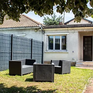 Appartement Maisonnette Avec Jardin, Parc Du Chêne, Bron